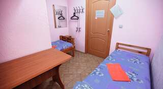 Гостиница Hostel Agat Омск Кровать в общем номере с 2 кроватями-2